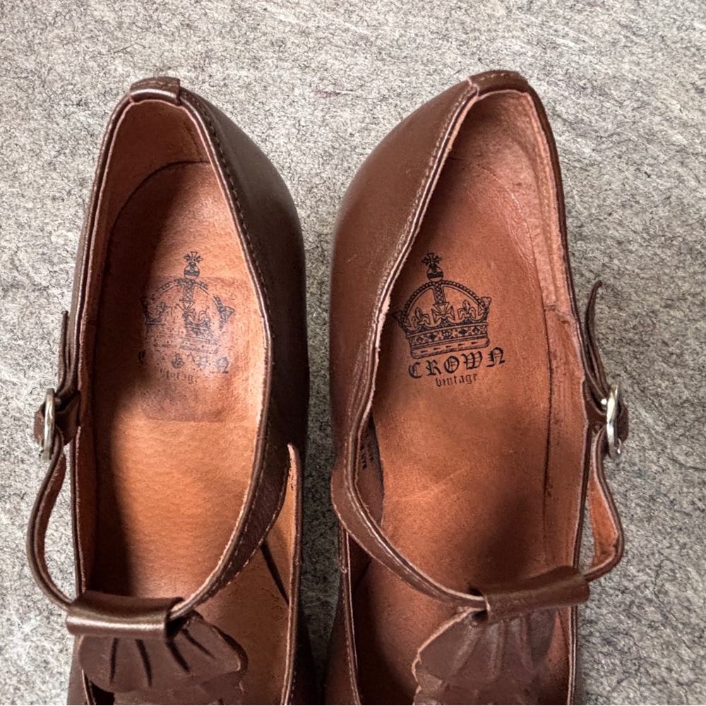 Crown Vintage brown leather ruffled T-strap heeled mary janes pumps - Picture 15 of 16
